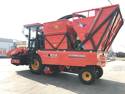 自走式玉米青儲(chǔ)機(jī)