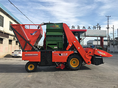 新型玉米青儲(chǔ)機(jī)