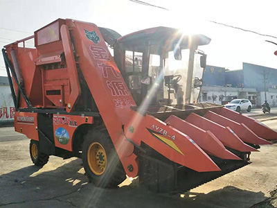 四驅(qū)玉米收割機